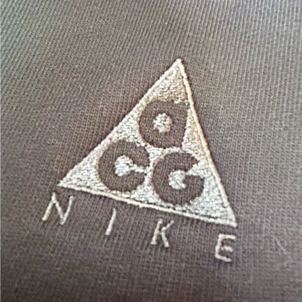 Nike ACG Hooded Black Sweatshirt Mens (XS) - Picture 3 of 6